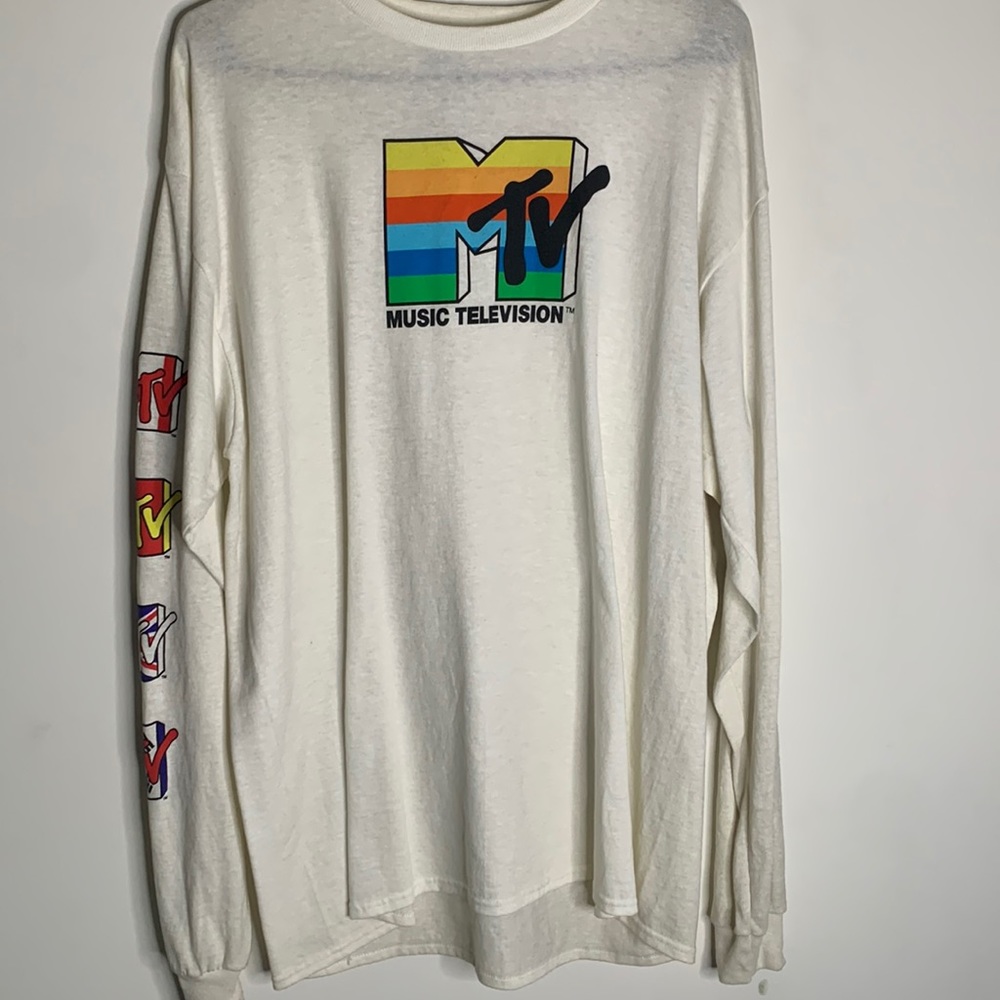 MTVtm  Long Sleeve Graphic Tee {Large}